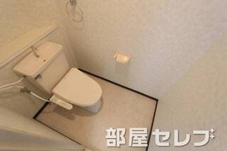 温水洗浄便座付きです。