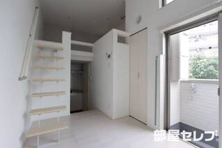 お洒落な階段のあるお部屋です。
