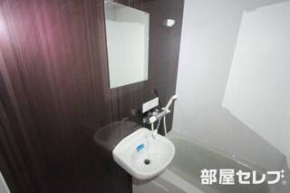 洗面台は浴室内です。