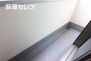 コンパクトなベランダです（同型イメージ写真使用）