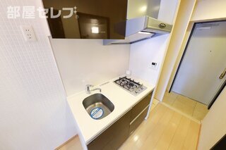 扉の落ち着いた色がアクセントになっています