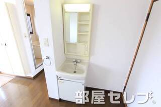 独立洗面化粧台。
