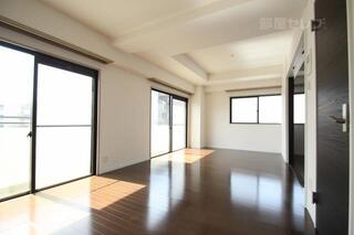 リビングが広いのでお友達を呼んでホームパーティできます。