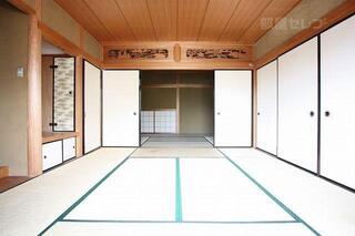 広い室内。