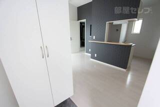 玄関からのショット。