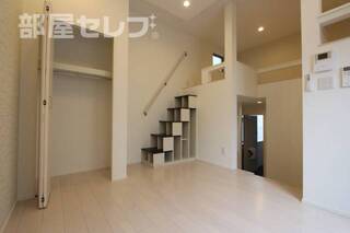 収納ありのおしゃれなお部屋です。