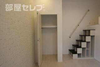 縦長のクローゼットあります。