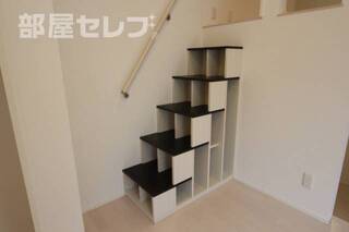 階段兼収納ボックス付きです。