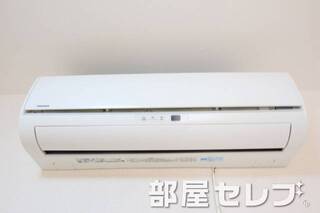 真っ白エアコンです。