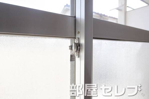 網ガラス。