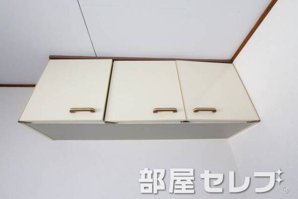 収納棚付きです。