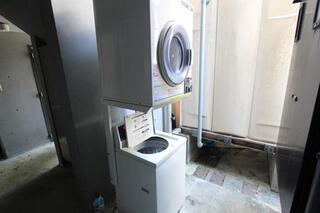 共用の洗濯機、乾燥機です。