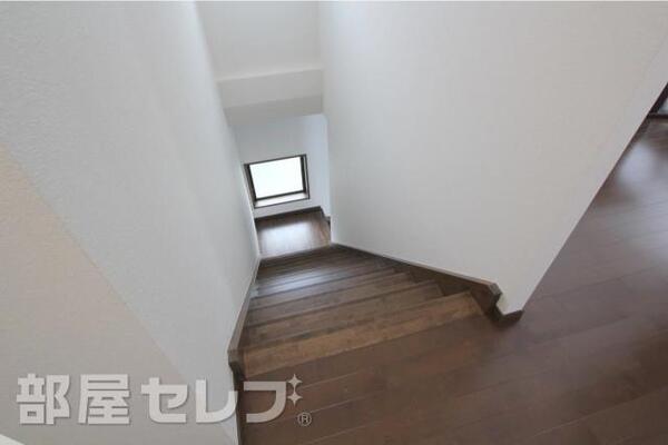 階段です。静かにあるきましょう。協調性の有る方入居募集中。