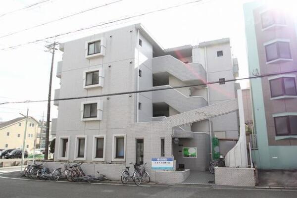 別角度から見た外観です。