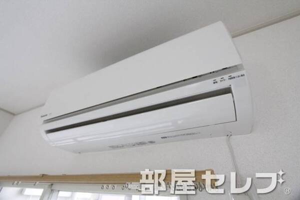 冷暖房エアコン。