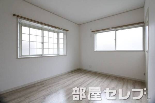 角部屋の居室。