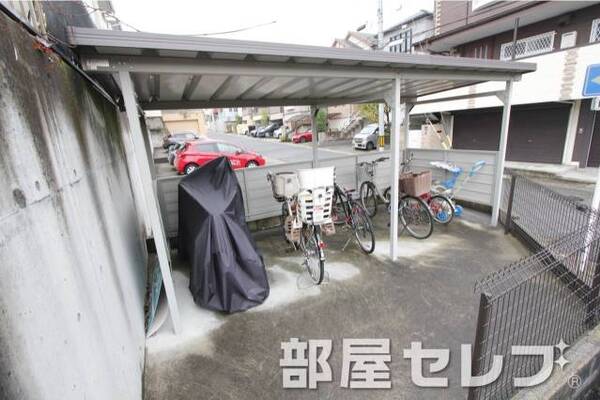 駐輪場。