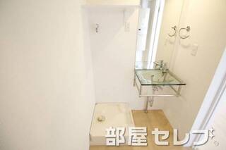 洗濯機置き場はこちらへ。
