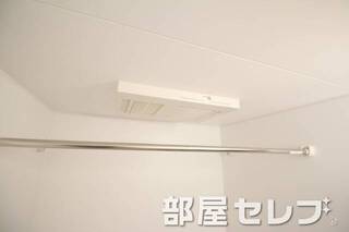 浴室乾燥機付き。