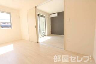 ※102号室の写真を流用しています。実際のお部屋は反転です。