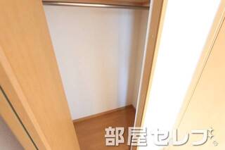 奥行きのある収納。