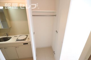 洗面台に鏡もついてます