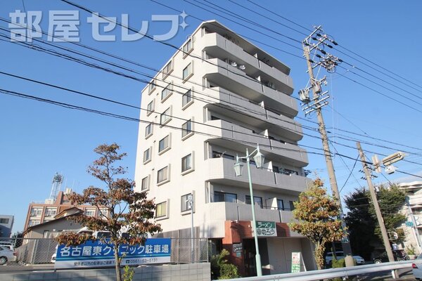 タイル貼りの建物です。