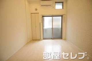 白を基調としたお部屋。