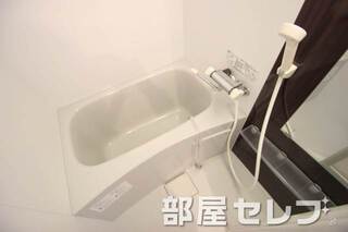 綺麗なバスルーム。