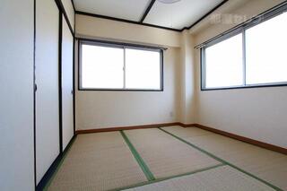 2面採光で明るい和室です。