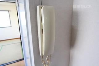 インターフォンで来客時に確認ができます。