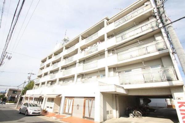 RC造の5階建てです