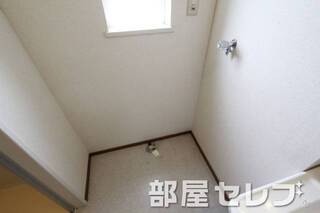 洗濯機置き場はこちらへ。