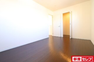 落ち着いた色合いです。