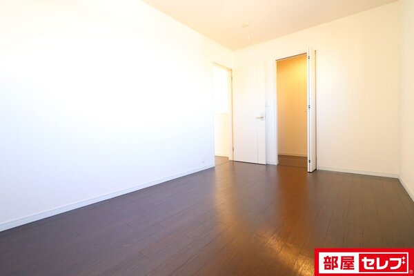 落ち着いた色合いです。