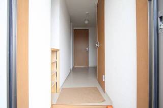 玄関横の靴棚は奥行きあります