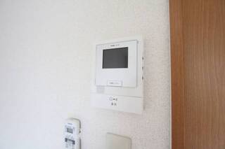 モニターホンで誰か来たかすぐわかりますよ