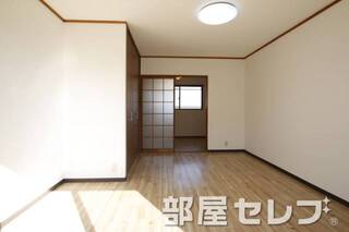 寝室約9帖になります。