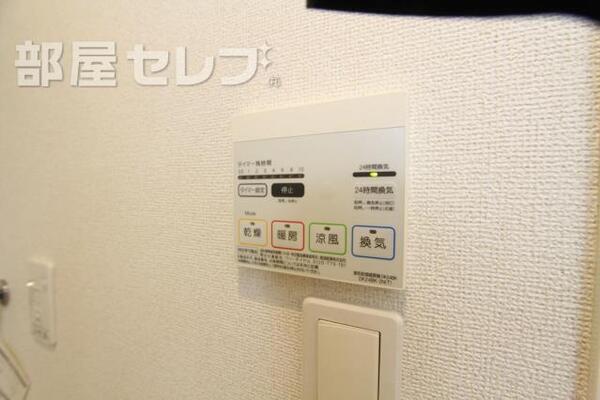 浴室乾燥と24時間換気システムです。