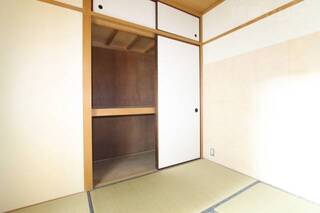 奥行きのある収納です。