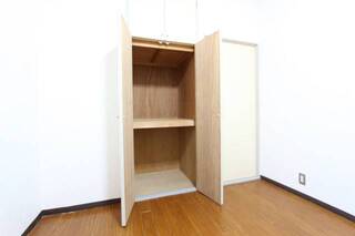 奥行きのある十分な収納です。