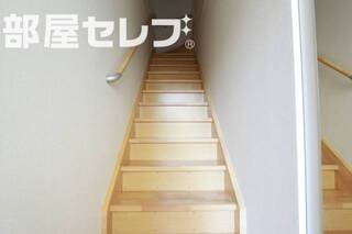 姿見の大きな鏡がついている下駄箱です
