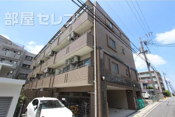 エントランスにオートロックついてます。