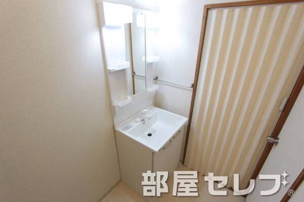 独立洗面化粧台。イメージ写真