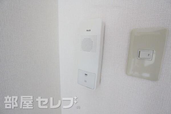 インターホンで来客時も確認できます。