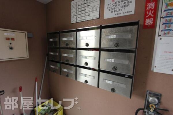 ダイヤル式の郵便ポストです。