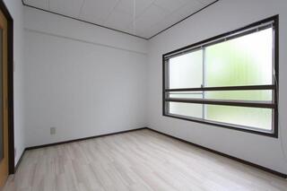 洋室6帖のお部屋です。（201号室）
