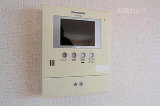 テレビモニターフォンで来客時に確認ができます。