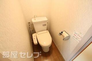 温水洗浄便座つきのお手洗い。