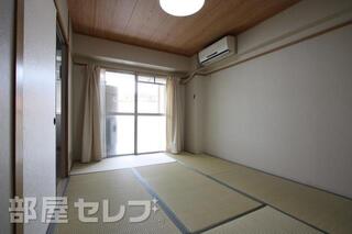落ち着いた雰囲気の居室です。